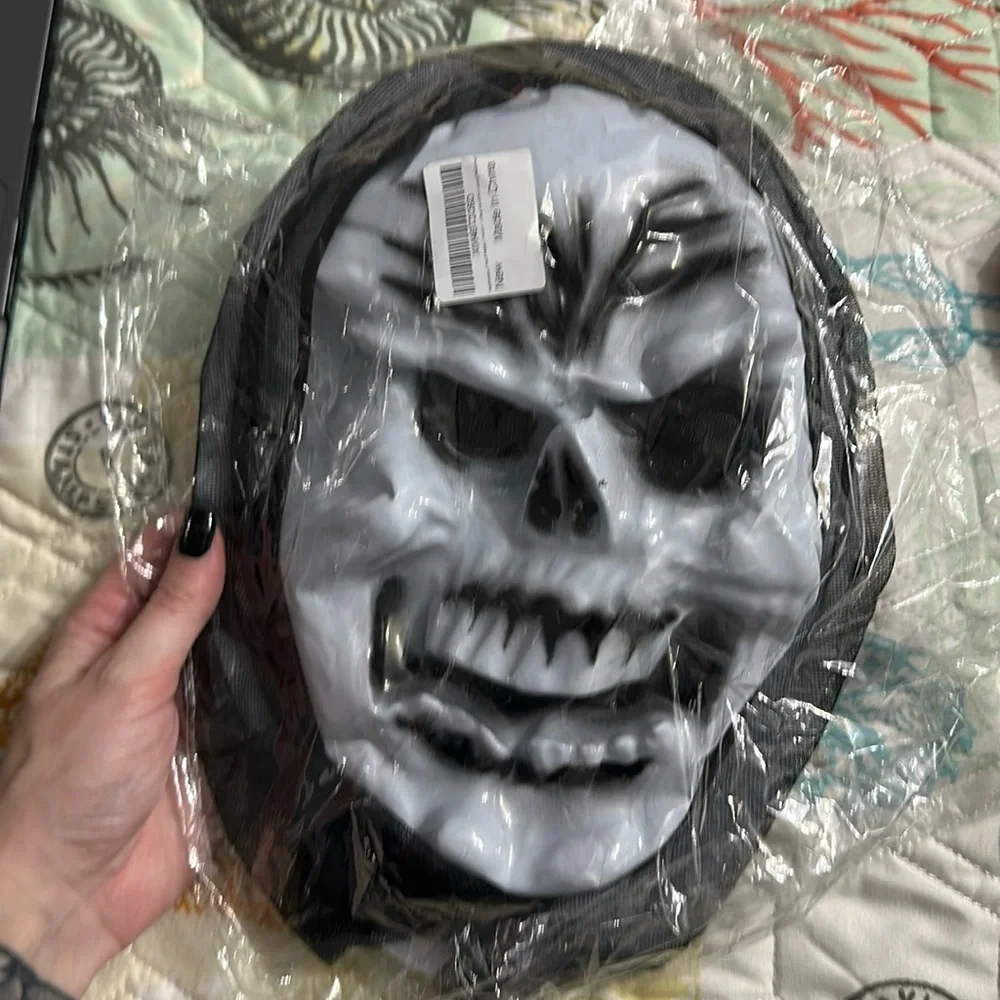 NWT kids ghost face mask for halloween